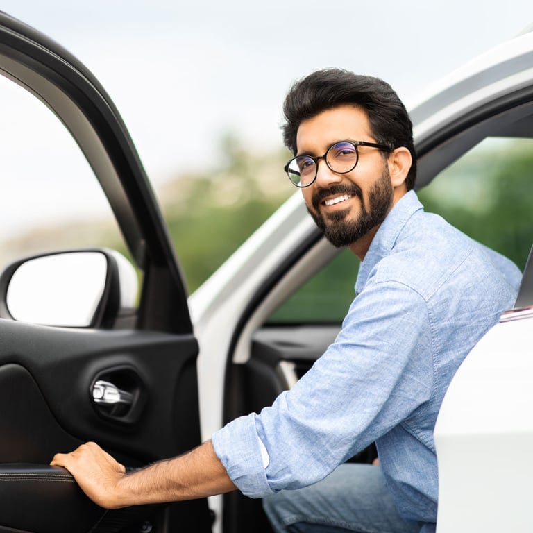 Un préstamo comercial ayudó a este hombre a salir de su automóvil y comprar el vehículo de trabajo que necesitaba.