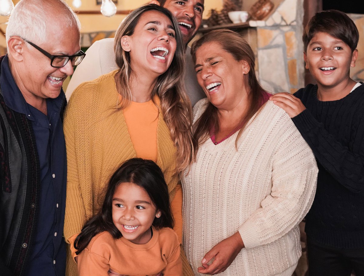 Un préstamo personal de Alianza ayudó a que esta familia multigeneracional tuviera éxito.